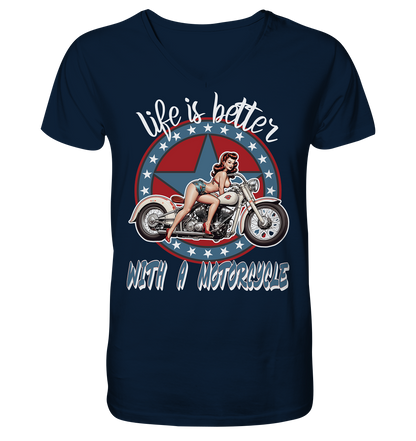 life is better with a motorcycle - Retro Design I - Herrn V-Neck Shirt