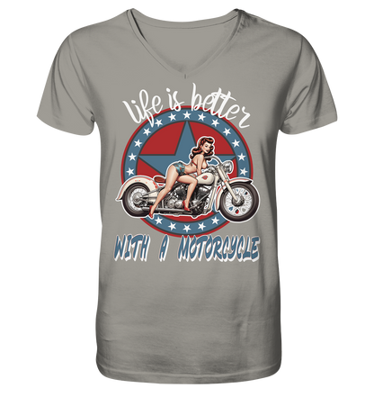 life is better with a motorcycle - Retro Design I - Herrn V-Neck Shirt