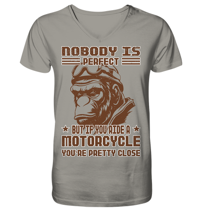 Nobody is Perfect - Motorcycle  - Herrn V-Neck Shirt